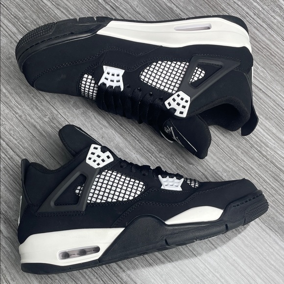 Men’s Black/ White Sneakers -Air Jordan 4 Retro White Thunder - Picture 6 of 6